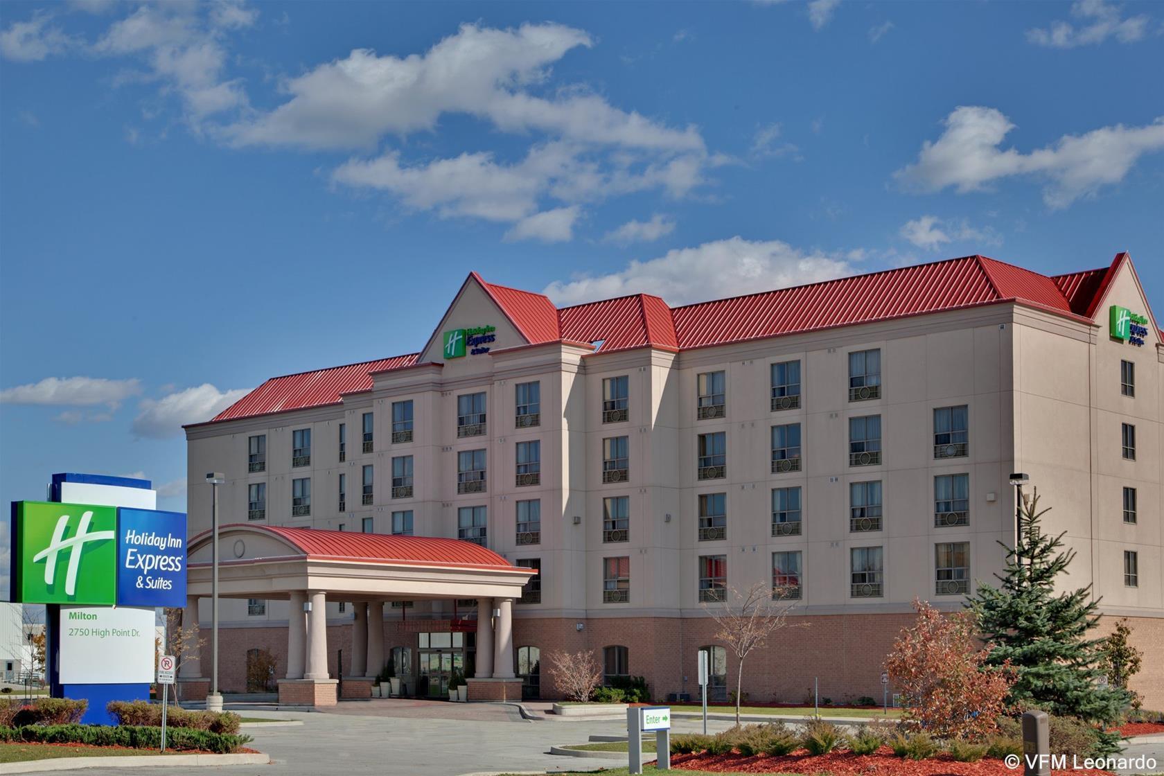 Holiday Inn Express Hotel & Suites Milton By Ihg Exteriör bild